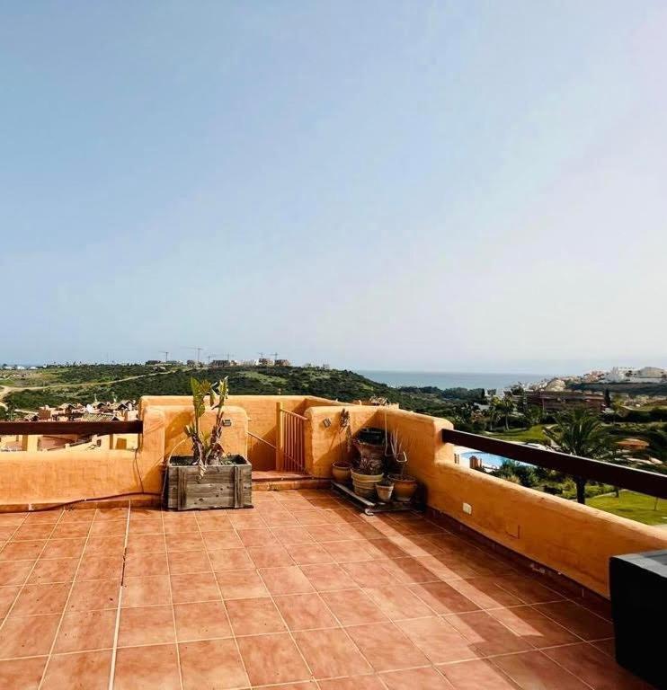 2 Bedroom Penthouse With A Private 360 Rooftop Terrace With Sea And Mountain Views Bahia de Casares Eksteriør bilde
